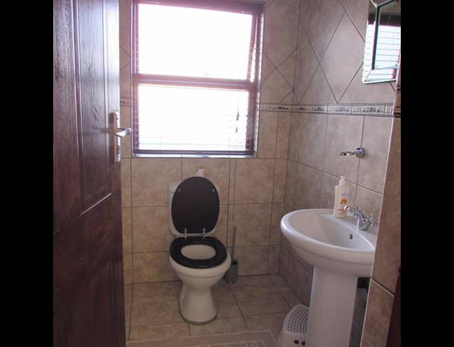 3 BEDROOM HOUSE FOR SALE IN ROOIHUISKRAAL NORTH